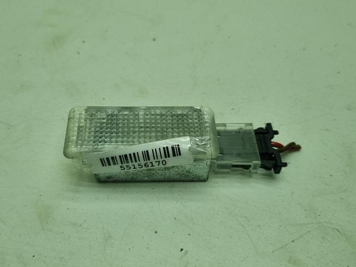 фонарь салона (плафон) Volkswagen Touareg 1 поколение 2004, 5.0 л., дизель, АКПП, чёрный, внедорожник 5 дв., 6L0947565 - фото №1