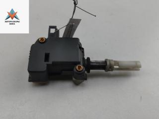 активатор замка багажника Volkswagen Passat B5 [рестайлинг] 2005, 2.5 л., дизель, МКПП, синий, универсал, 385827061C