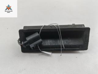 кнопка открытия багажника Volkswagen Touareg 1 поколение 2004, 5.0 л., дизель, АКПП, чёрный, внедорожник 5 дв., 1J0827566