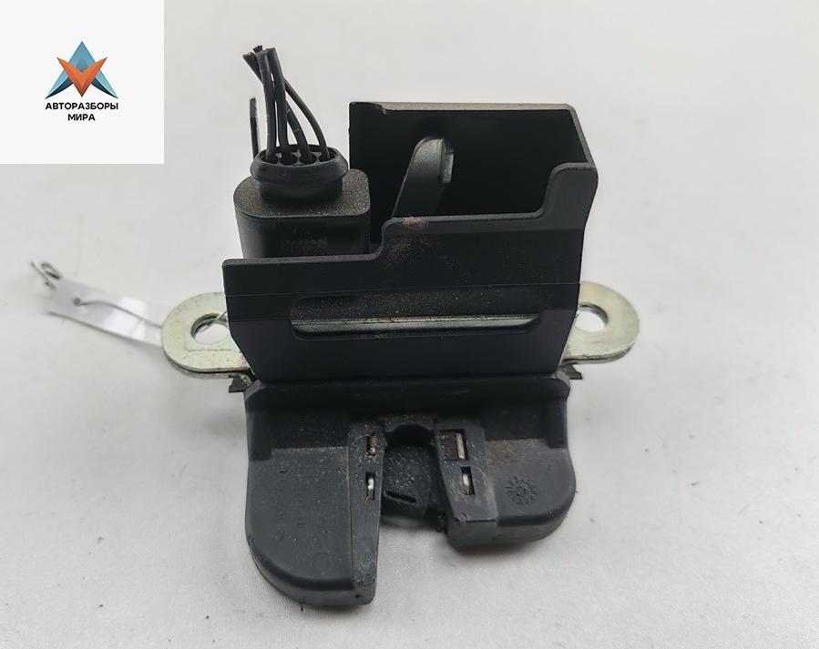 замок багажника Volkswagen Passat B6 2006, универсал, 1K6827505 - фото №1