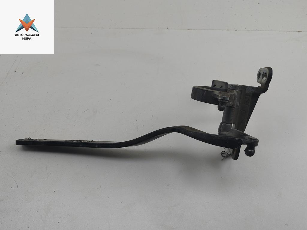 петля крышки багажника Volkswagen Touareg 1 поколение 2004, чёрный, внедорожник 5 дв., 7L6827301 - фото №1