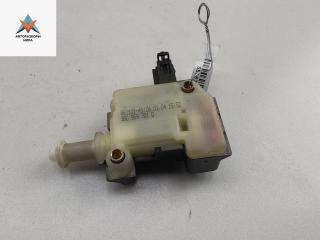 активатор замка багажника Volkswagen Touareg 1 поколение 2004, 5.0 л., дизель, АКПП, чёрный, внедорожник 5 дв., 3B0959781