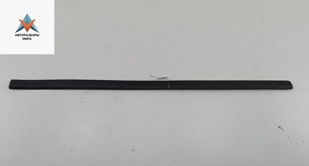 молдинг двери передней левой Volkswagen Passat B5 1999, 1.9 л., дизель, МКПП, чёрный, универсал, 3B0853515 - фото №1