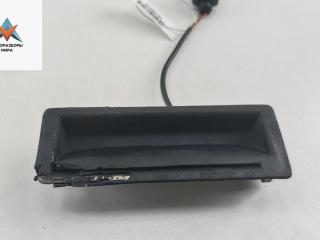 кнопка открытия багажника Volkswagen Golf 4 поколение 1999, 1.9 л., дизель, МКПП, белый, универсал, 1J0827566C