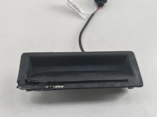 кнопка открытия багажника Volkswagen Golf-4 1999, 1.9 л., дизель, МКПП, белый, универсал, 1J0827566C