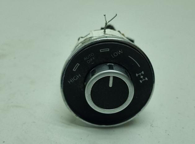кнопка (выключатель) Volkswagen Touareg 2004, 5.0 л., дизель, АКПП, чёрный, внедорожник 5 дв., 7L6941435K