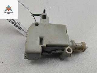 активатор замка багажника Volkswagen Passat B5 1999, 1.9 л., дизель, МКПП, синий, универсал, 3B0959781