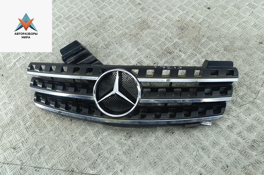 решетка радиатора Mercedes-Benz M-Class ML W164 2005, чёрный, внедорожник 5 дв., 1648880123, 1648800585 - фото №1
