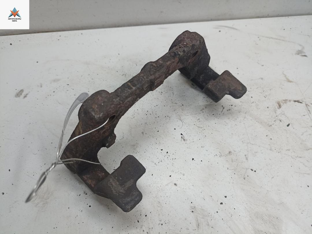 скоба суппорта Opel Vectra C 2004, 2.2 л., бензин, АКПП, серый, хетчбэк 5 дв. - фото №1