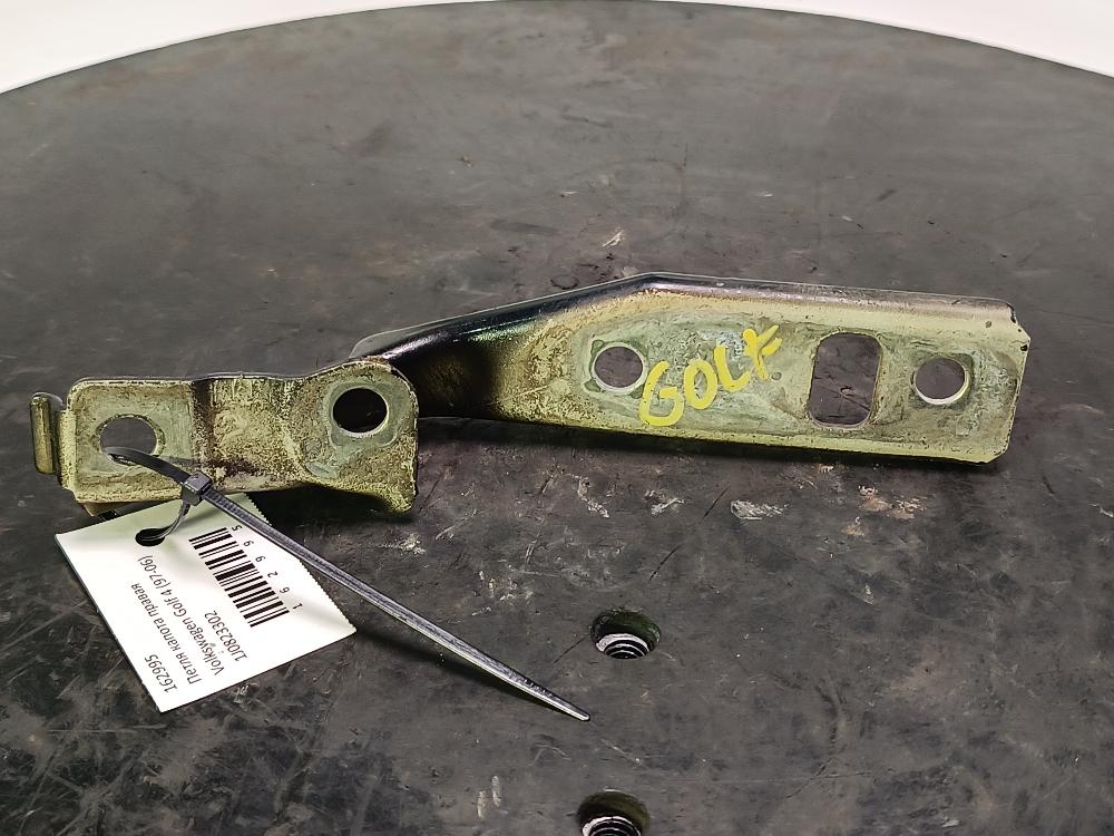 петля капота правая Volkswagen Golf 5 поколение 2003, цвет, 1J0823302 - фото №1