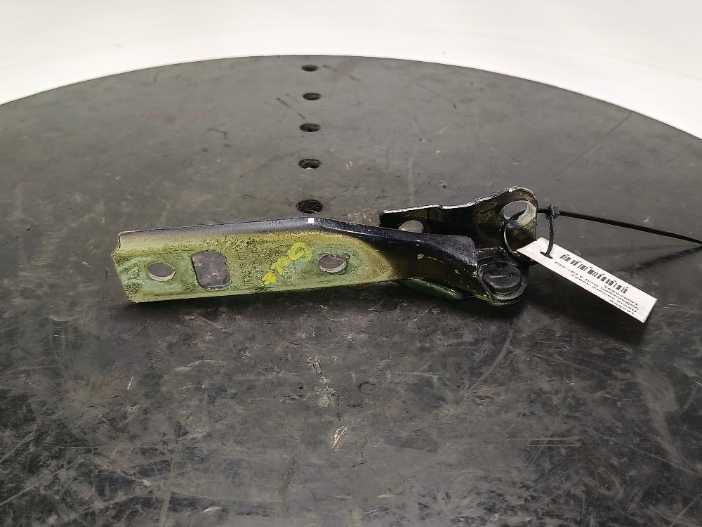 петля капота левая Volkswagen Golf 5 поколение 2003, цвет, 1J0823301 - фото №1