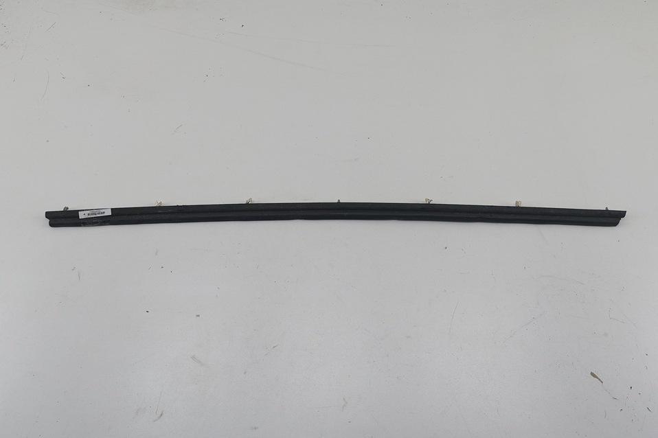 молдинг двери передней правой Mercedes-Benz C W202 1996, 2.0 л., бензин, МКПП, синий, седан