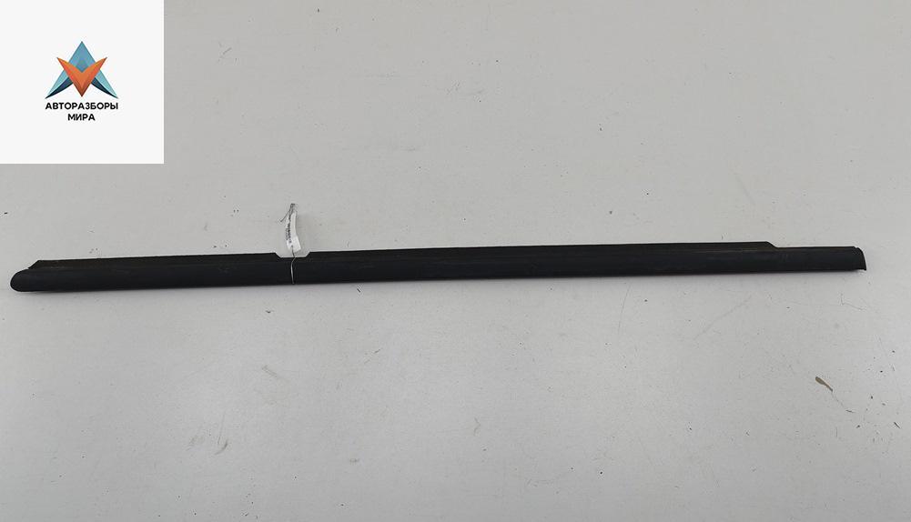 Молдинг стекла двери задней правой наружный Mercedes-Benz M-Class ML W164 2005, 3.0 л., дизель, АКПП, чёрный, внедорожник 5 дв., 1646902280 - фото №1
