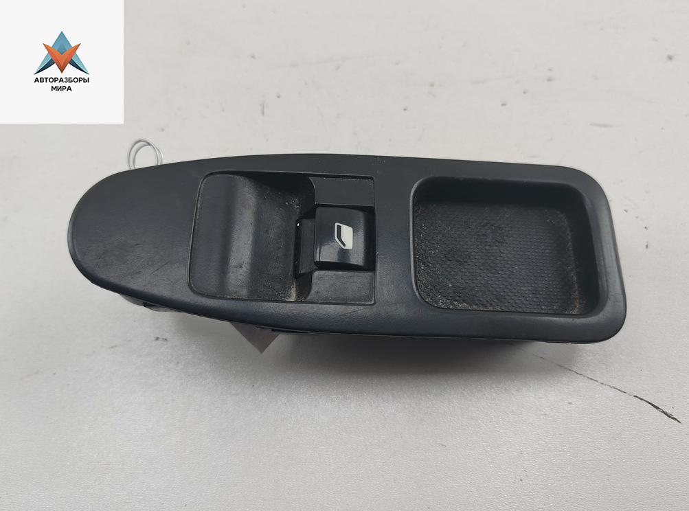 кнопка стеклоподъемника переднего правого Peugeot Expert 2 поколение 2011, 2.0 л., дизель, МКПП, белый, фургон - фото №1