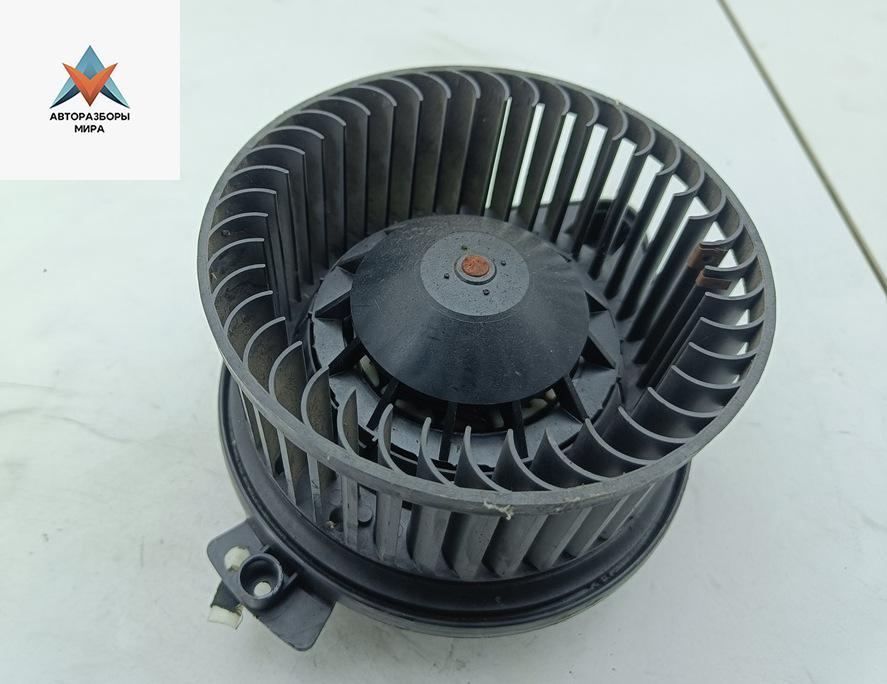 моторчик печки Audi A4 B7 2005, 2.5 л., дизель, АКПП, серый, универсал, 8E1820021E - фото №1