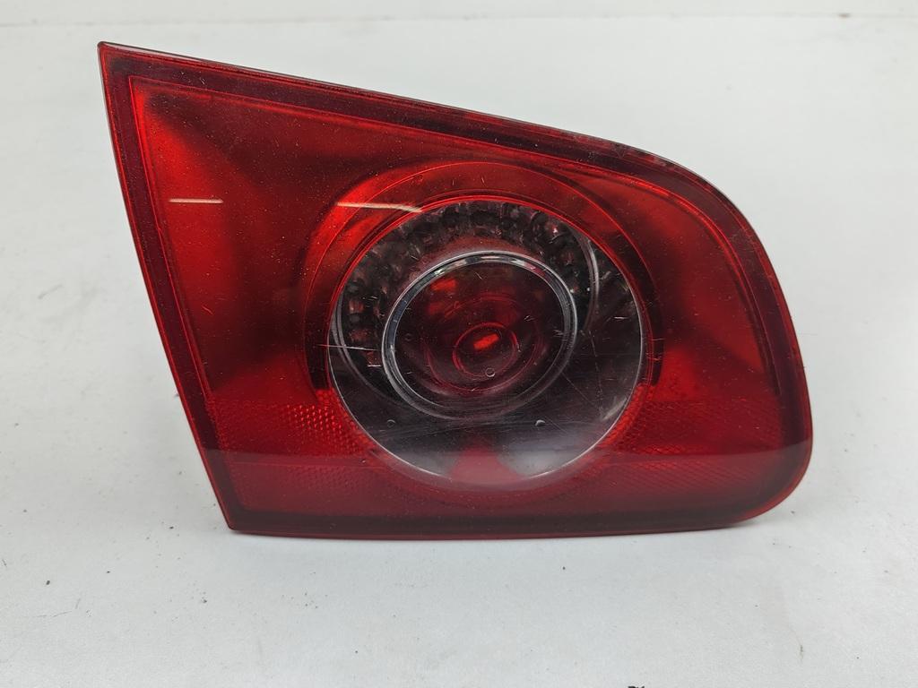фонарь крышки багажника левый Volkswagen Passat B6 2006, 2.0 л., дизель, МКПП, красный, универсал, 0319381703