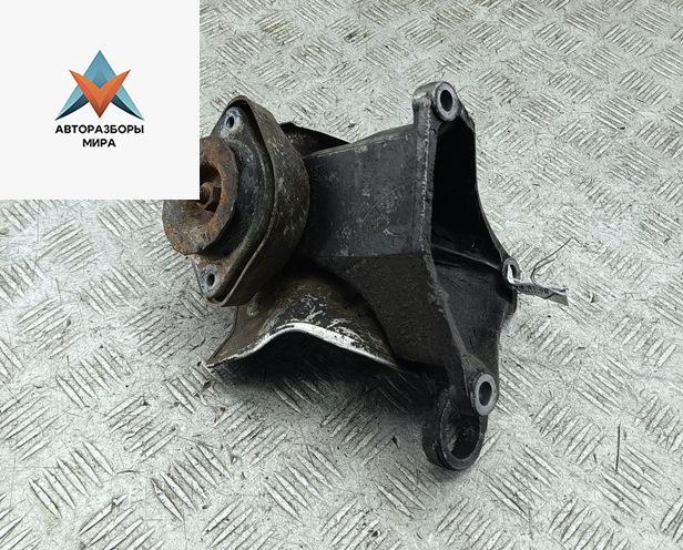 кронштейн КПП Volkswagen Passat B5 1999, 1.9 л., дизель, МКПП, синий, универсал - фото №1