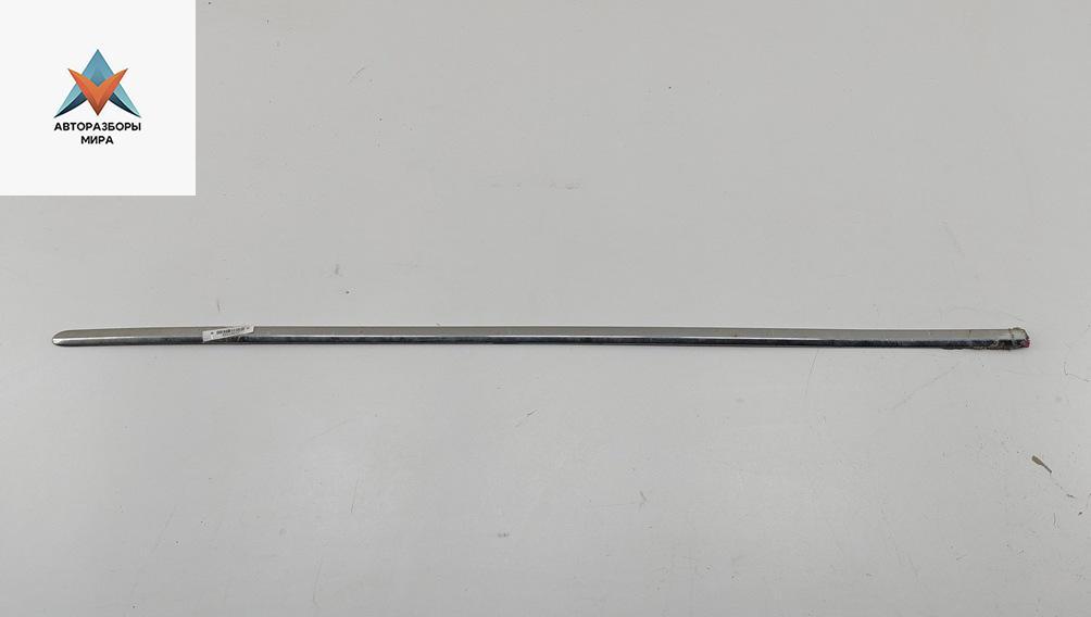 молдинг двери передней правой Volkswagen Passat B6 2006, 2.0 л., дизель, МКПП, красный, универсал, 3C0853516A - фото №1