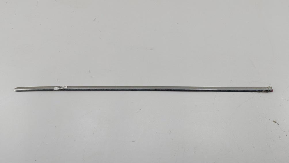 молдинг двери передней правой Volkswagen Passat B6 2006, 2.0 л., дизель, МКПП, красный, универсал, 3C0853516A