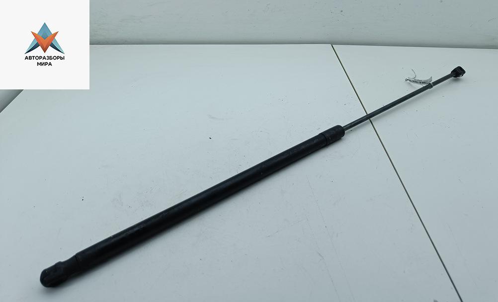 амортизатор капота Volkswagen Passat B6 2007, универсал - фото №1