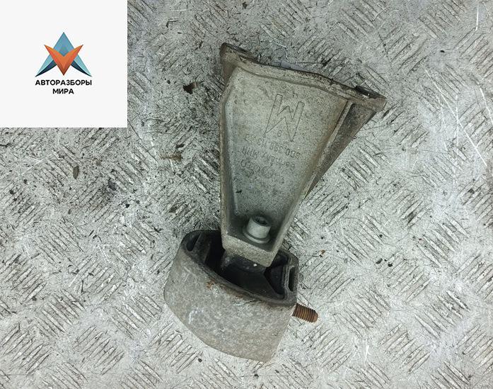 кронштейн КПП Volkswagen Passat B5 1999, 1.8 л., бензин, МКПП, зелёный, универсал - фото №1