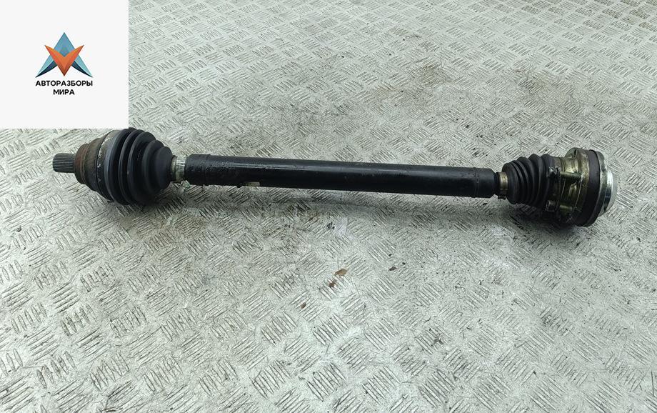 полуось передняя правая (приводной вал, ШРУС) Volkswagen Passat B6 2007, 2.0 л., дизель, МКПП, серый, универсал - фото №1