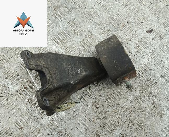 кронштейн КПП Volkswagen Passat B5 1999, 1.9 л., дизель, МКПП, чёрный, универсал - фото №1