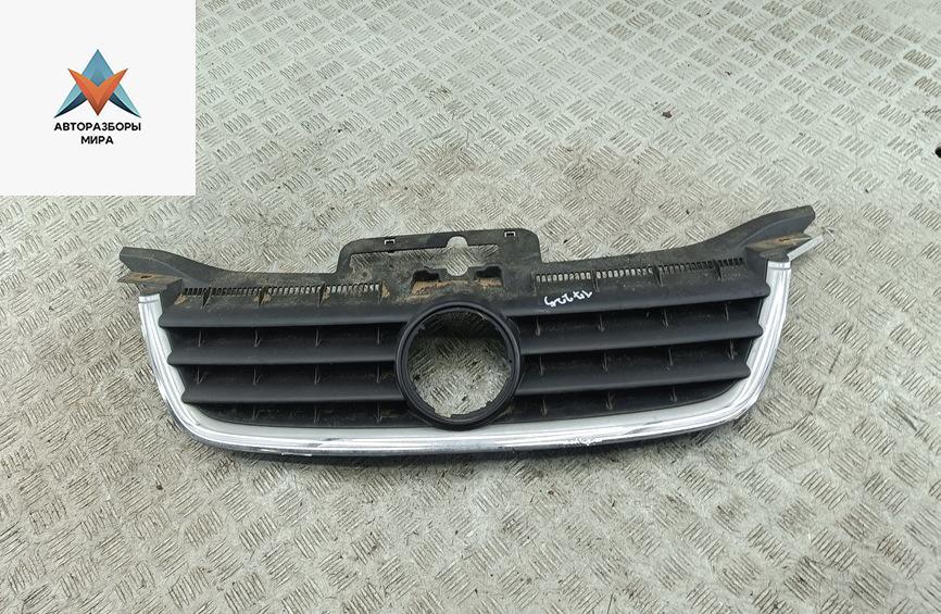 решетка радиатора Volkswagen Touran 1 поколение 2004, чёрный, минивэн - фото №1