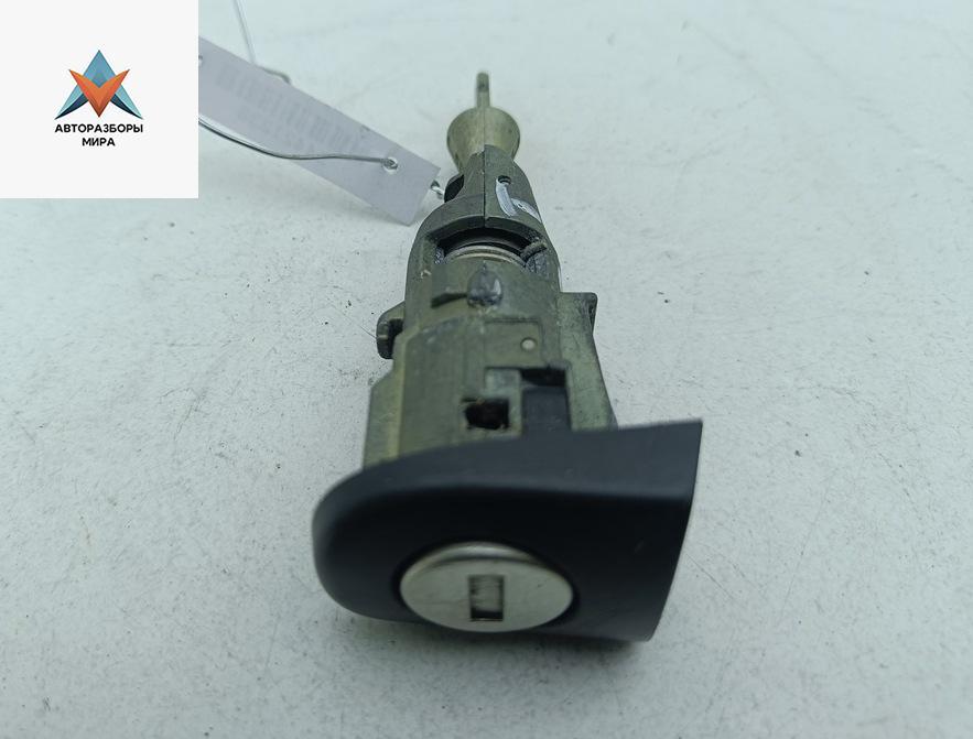 личинка дверного замка Volkswagen Golf 5 поколение 2004, 1.6 л., бензин, АКПП, серый, хетчбэк 5 дв., 1K0837167 - фото №1