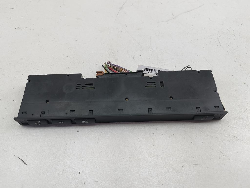 кнопка обогрева сидений BMW 5 E39 2003, 2.5 л., бензин, МКПП, чёрный, универсал, 8373776