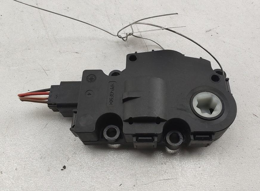 моторчик заслонки печки Mercedes-Benz M-Class ML W164 2005, 3.0 л., дизель, АКПП, чёрный, внедорожник 5 дв., 410475520