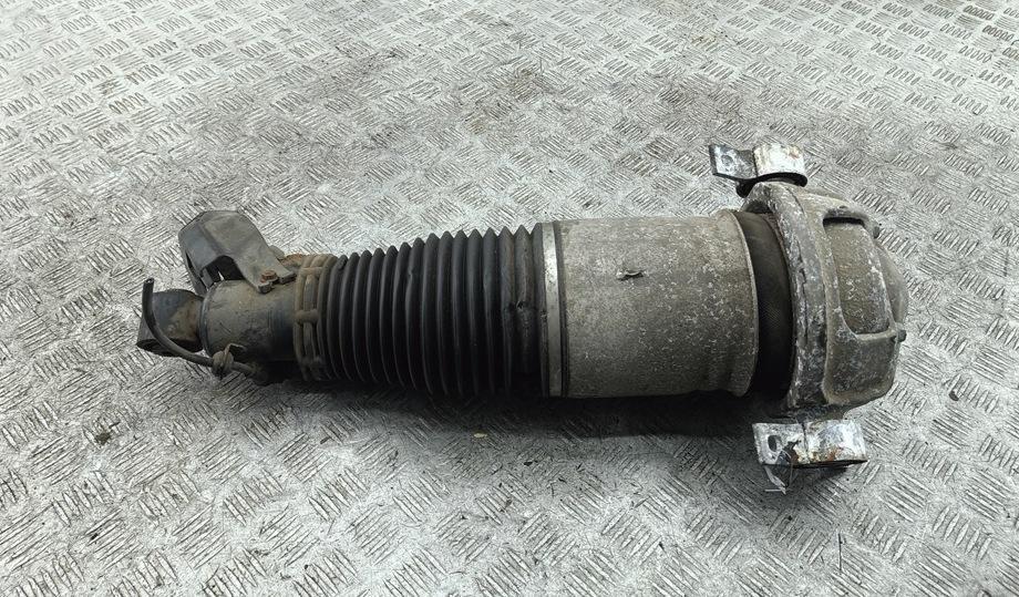 стойка передняя Volkswagen Touareg 1 поколение 2004, 5.0 л., дизель, АКПП, чёрный, внедорожник 5 дв. - фото №1