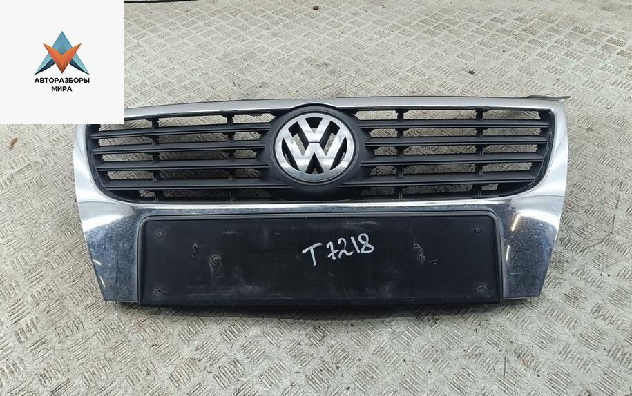 решетка радиатора Volkswagen Passat B6 2006, красный, универсал - фото №1