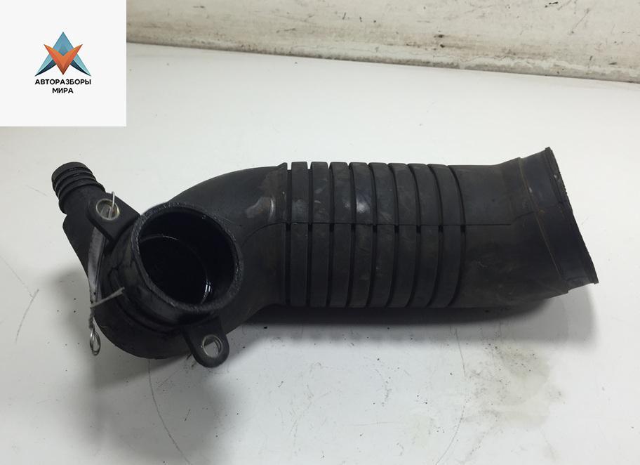 патрубок турбины Skoda Superb 1 поколение 2002, 1.9 л., дизель, 8D0129615K - фото №1