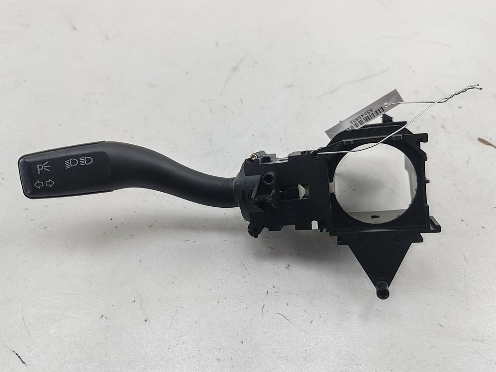 переключатель поворотов Audi A4 B6 2003, 2.4 л., бензин, АКПП, серый, универсал, 4E0953513A - фото №1