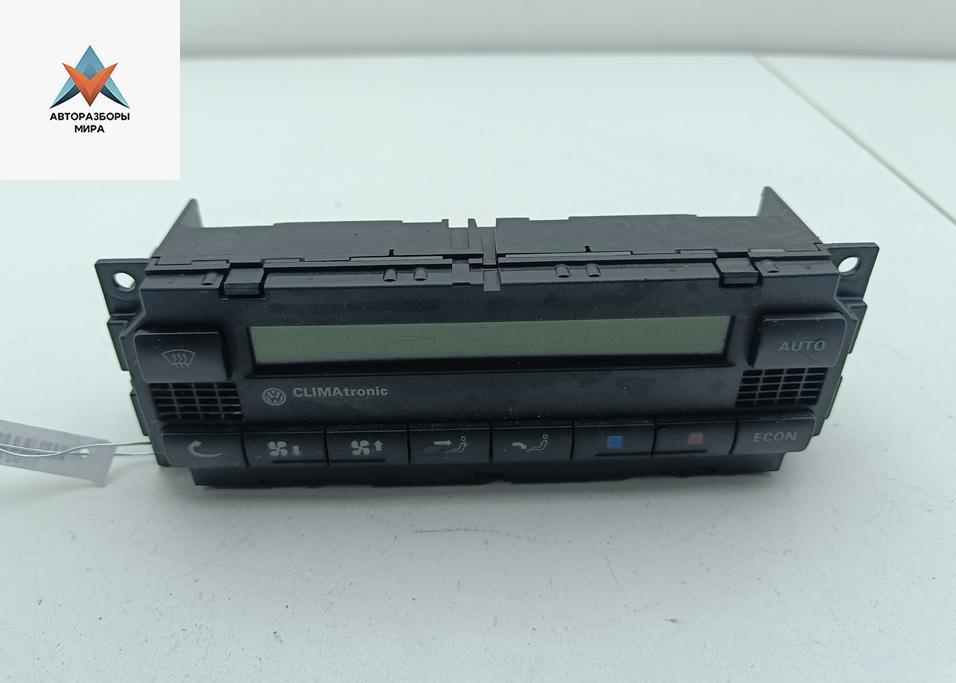 блок управления печки / климат-контроля Volkswagen Passat B5 1999, 1.8 л., бензин, МКПП, зелёный, универсал - фото №1