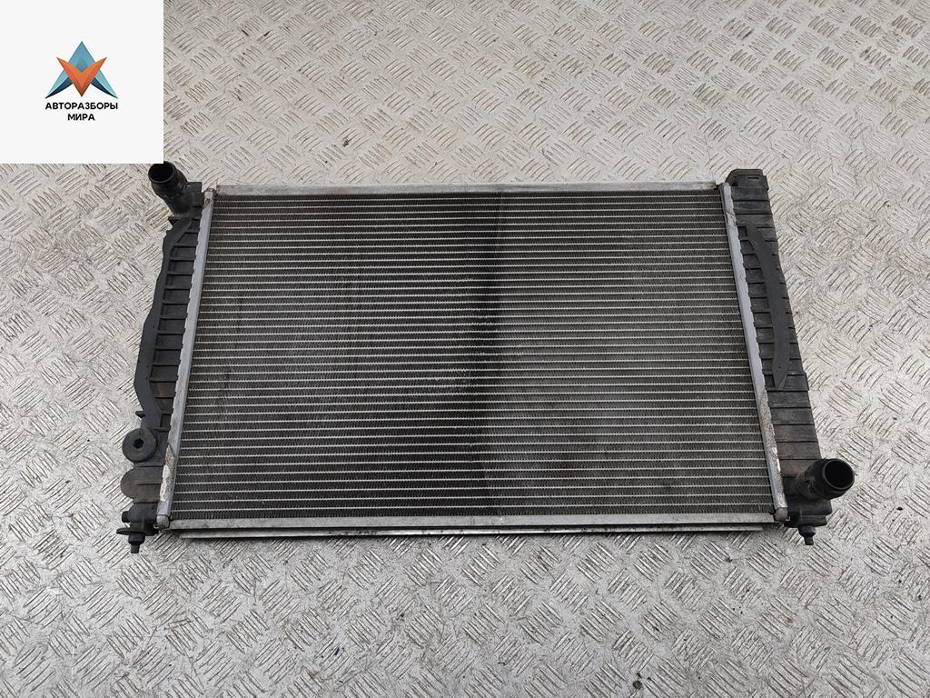 радиатор охлаждения Audi A6 4B/C5 1997, 2.4 л., бензин, МКПП, синий, седан - фото №1