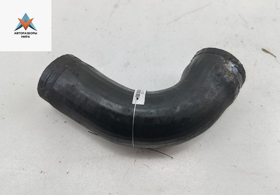 патрубок интеркулера Audi A6 4B/C5 1998, 1.9 л., дизель, МКПП, чёрный, седан - фото №1