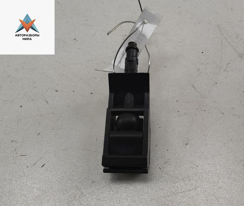 форсунка омывателя лобового стекла Volkswagen Transporter T5 2006, 2.5 л., дизель, МКПП, белый, микроавтобус, 6E095598 - фото №1