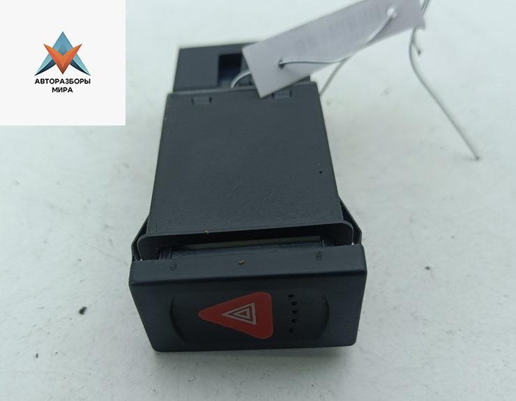 кнопка аварийной сигнализации Volkswagen Passat B5 1999, 1.9 л., дизель, МКПП, чёрный, универсал, 54924155 - фото №1