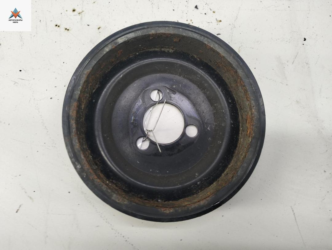 шкив помпы Volkswagen Golf 5 поколение 2003, 1.6 л., бензин, МКПП, чёрный, хетчбэк 3 дв., 03D121028B - фото №1