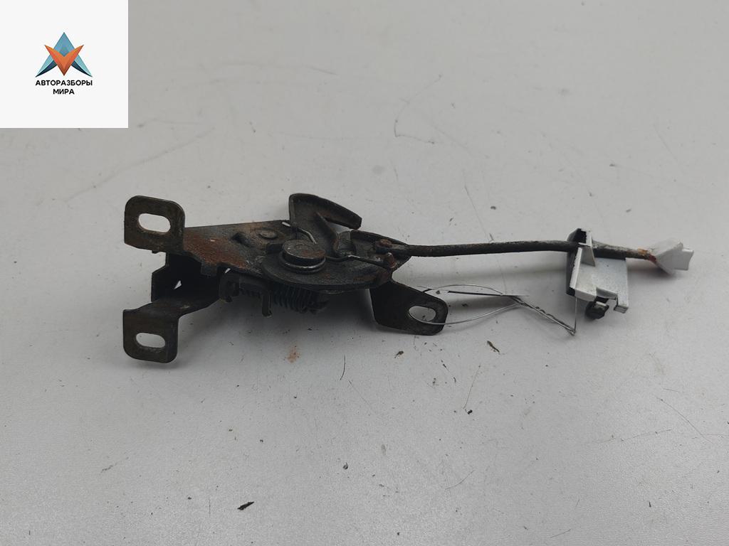 замок капота Volkswagen Transporter T4 1994, 2.4 л., дизель, МКПП, белый, микроавтобус - фото №1