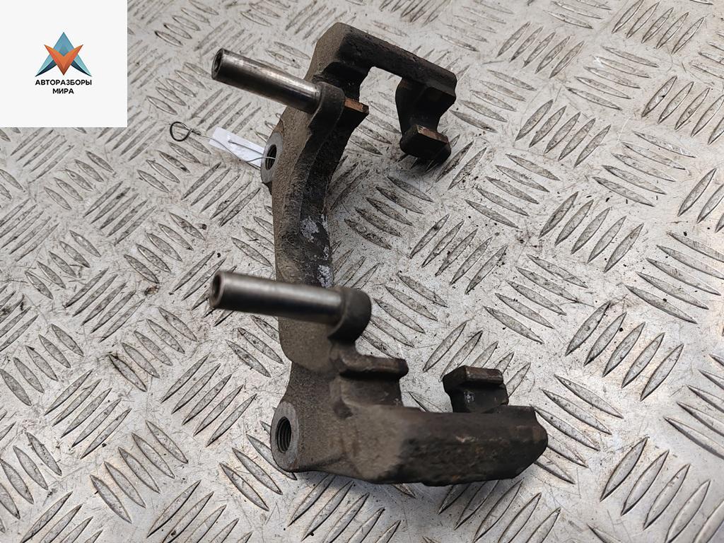 скоба суппорта Audi A4 B6 2003, 2.4 л., бензин, АКПП, серый, универсал - фото №1