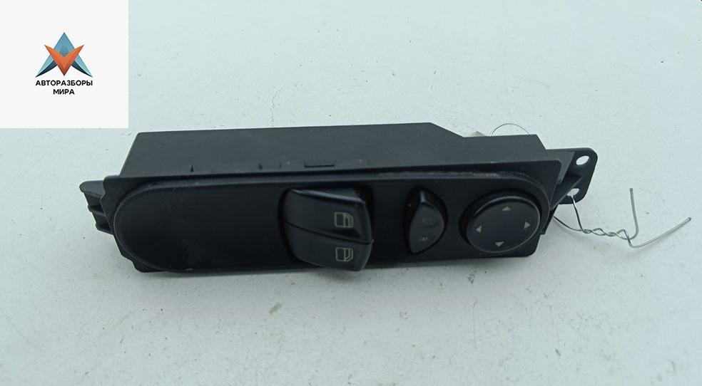 кнопка стеклоподъемника переднего левого Mercedes-Benz Vito-2 / Viano W639 2006, 2.2 л., дизель, МКПП, белый, микроавтобус - фото №1
