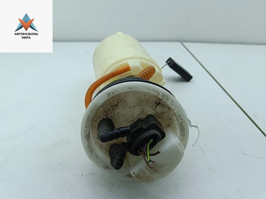 насос топливный Volkswagen Passat B5 1999, 1.8 л., бензин, МКПП, зелёный, универсал - фото №1