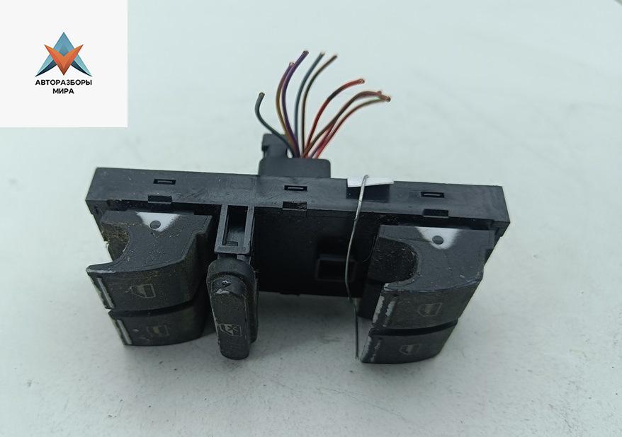 кнопка стеклоподъемника переднего левого Volkswagen Touareg 1 поколение 2004, 5.0 л., дизель, АКПП, чёрный, внедорожник 5 дв., 7L6959857A - фото №1