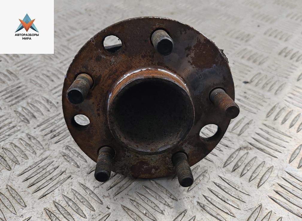 ступица задняя правая Ford Mondeo 3 поколение 2002, 1.8 л., бензин, МКПП, серый, универсал - фото №1