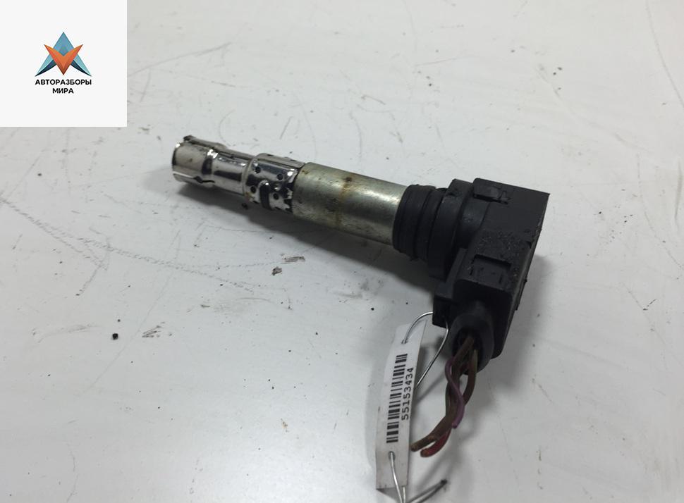 катушка зажигания Volkswagen Golf 5 поколение 2005, 1.4 л., бензин, МКПП, чёрный, хетчбэк 5 дв., 036905715F - фото №1