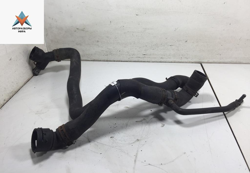 патрубок радиатора Volkswagen Golf 5 поколение 2005, 1.4 л., бензин, 1K0121149P - фото №1