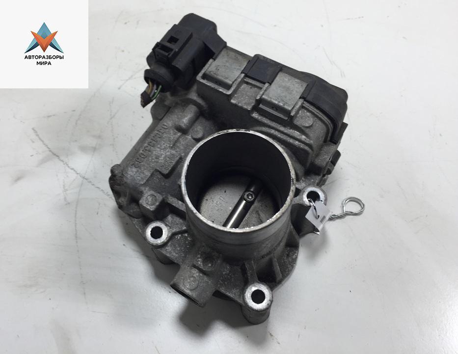 заслонка дроссельная Volkswagen Golf 5 поколение 2005, 1.4 л., бензин, МКПП, чёрный, хетчбэк 5 дв., 03C133062 - фото №1